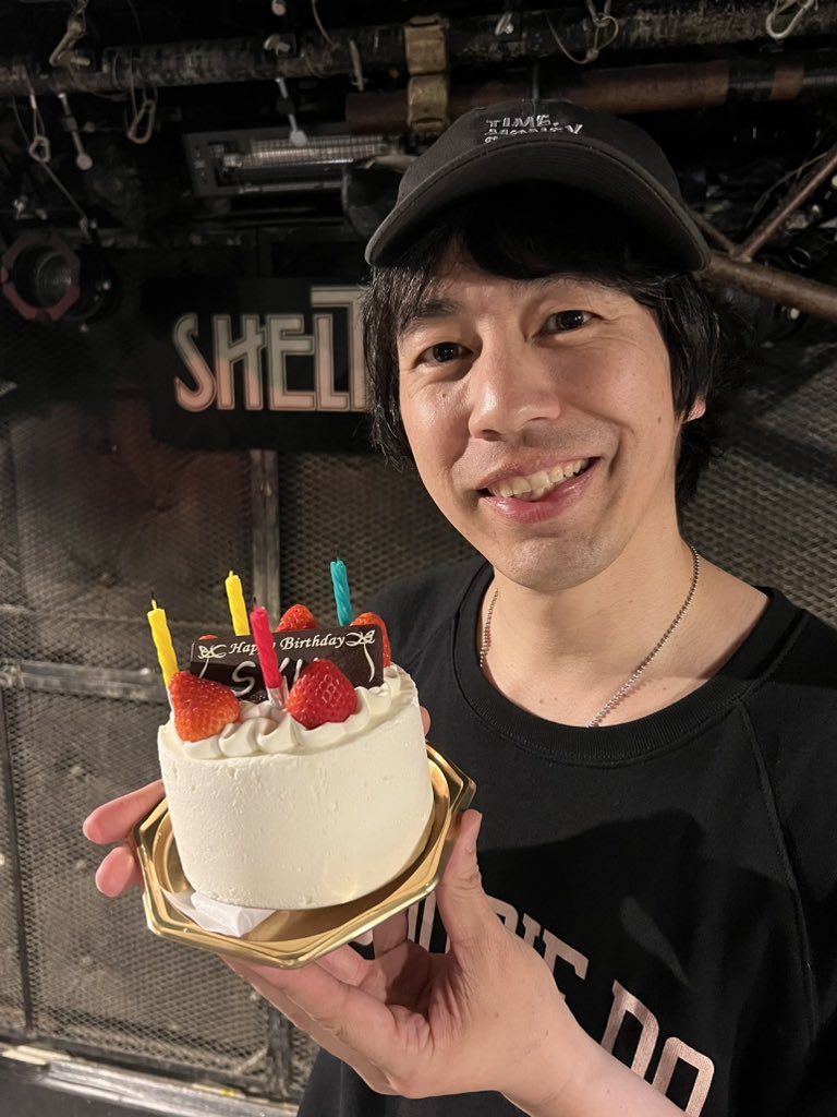 SCOOBIE_DO's tweet photo. Sweet Soul Swingerの48年目をお祝いに来てくれた皆ありがとう！下北沢SHELTERは「ぼっち・ざ・ろっく」詣で昼間外観を記念撮影する方が沢山でしたが、中では更に通快なぶっ飛びバースデーパーティーが行われていたのでした。 #スクービー #scoobiedo #下北沢shelter https://t.co/VmSiAVvfhG