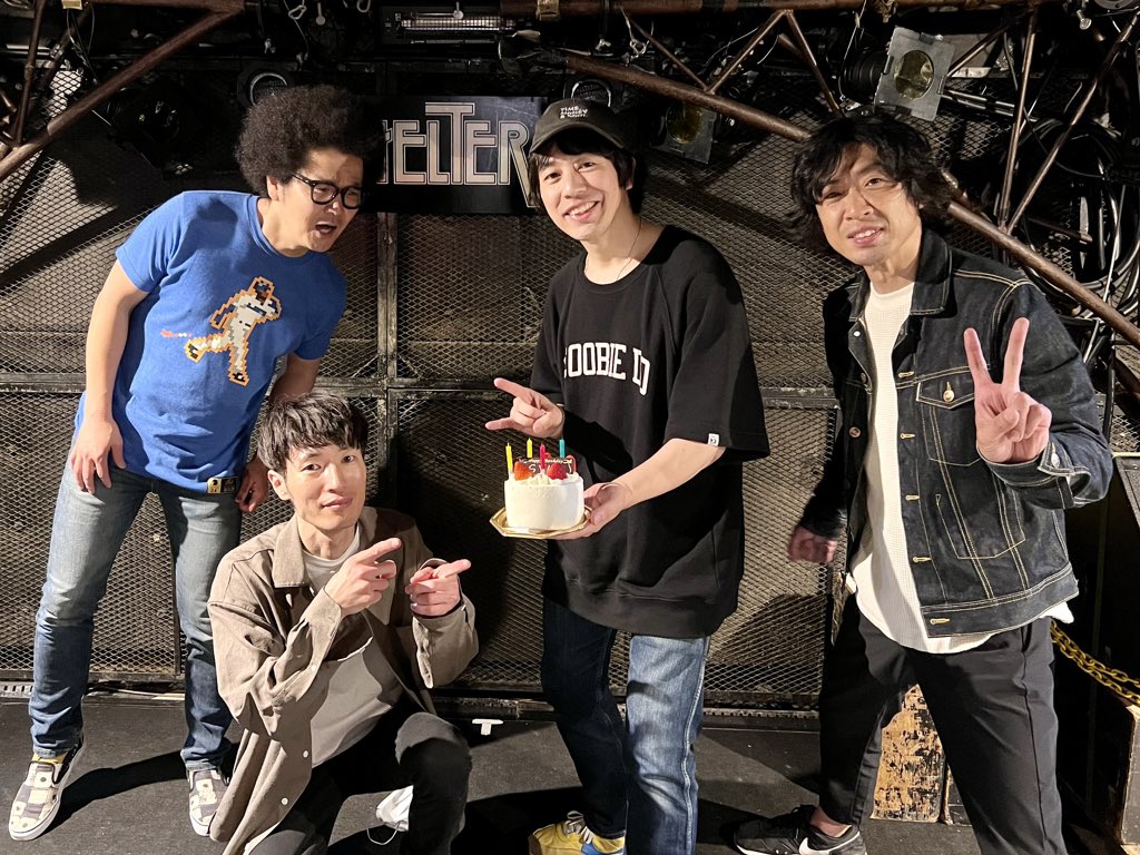 SCOOBIE_DO's tweet photo. Sweet Soul Swingerの48年目をお祝いに来てくれた皆ありがとう！下北沢SHELTERは「ぼっち・ざ・ろっく」詣で昼間外観を記念撮影する方が沢山でしたが、中では更に通快なぶっ飛びバースデーパーティーが行われていたのでした。 #スクービー #scoobiedo #下北沢shelter https://t.co/VmSiAVvfhG