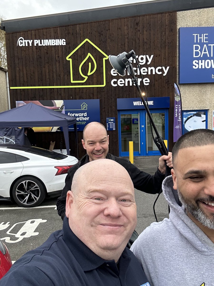AllenHart999's tweet photo. Met up with some social media influencers from @_Onthetools #Tradelegends todays. @CityPlumbingUK  @TempestDaniel https://t.co/1D8Uu2NDCl