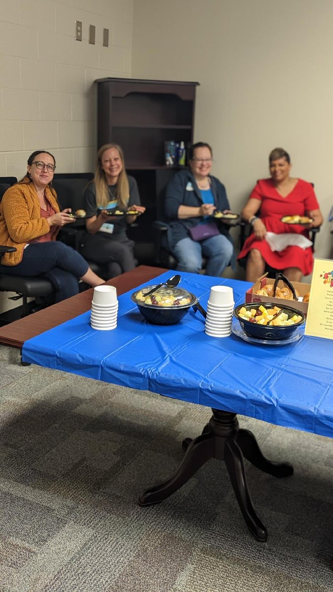 Hyper_BTC12's tweet photo. We love our ECMS parent and community volunteers! @ECMSWildcats #ecmspositivity https://t.co/Yp508uqPmG