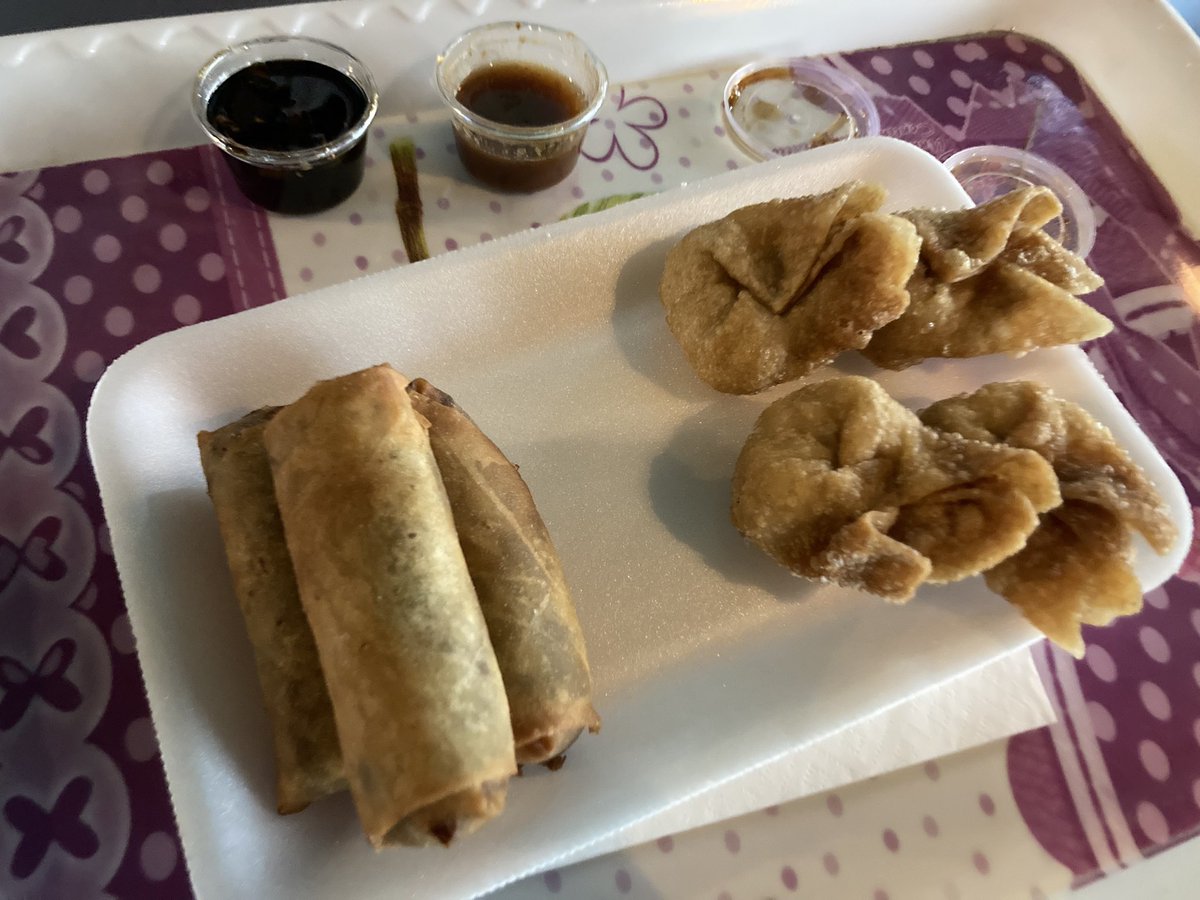 rina_delrey's tweet photo. お気に入りのタイ料理を食べにダーバンのMorningsideにあるお洒落なフードコート"The Food Box 031"へ🇹🇭✨
Friedワンタンとパッタイが美味しかった🥹💓
#durban #南アフリカ #海外生活 https://t.co/t0f3LYIyFQ