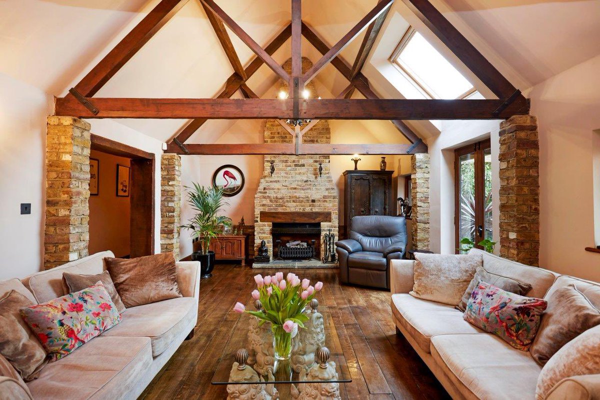 HamptonsReigate's tweet photo. New Instruction

Launching today. 

Set on the edges of Nutfield with three good bedrooms &amp; 1.75 acres.

Beautifully presented &amp; with the added benefit of off road parking for numerous cars.

Call 01737 244422 for more details

#Hamptons #HamptonsReigate #SurreyHomes https://t.co/L3lWzMi7Uc