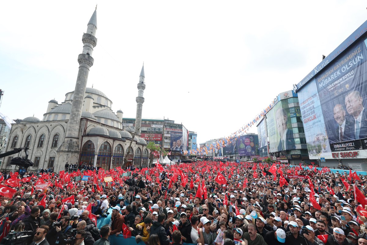 Bugün kentsel dönüşüm müjdelerimizle âdeta iki bayramı bir arada yaşıyoruz.
 
Teşekkürler Gaziosmanpaşa, teşekkürler İstanbul! 🇹🇷