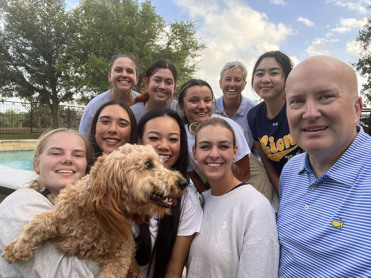 Tim_McMurray's tweet photo. It was a pleasure to host the @Lion_Athletics W Golf team at our home this week following their final round of the @SouthlandSports Championship.  Always great to see this group &amp; @LiseTheAfrican.  🙏⛳️👍 https://t.co/Ark8gKrf4Z