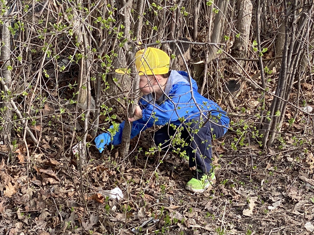 🌎 Happy Mother Earth Day 🌎   Great Job collecting trash from our yard. We collected about 6 pounds of trash. <a href="/HOFAM_DPCDSB/">Holy Family DPCDSB</a> <a href="/Hofamkinder103/">Hofamkinder</a> <a href="/EarthDay/">EARTHDAY.ORG</a>