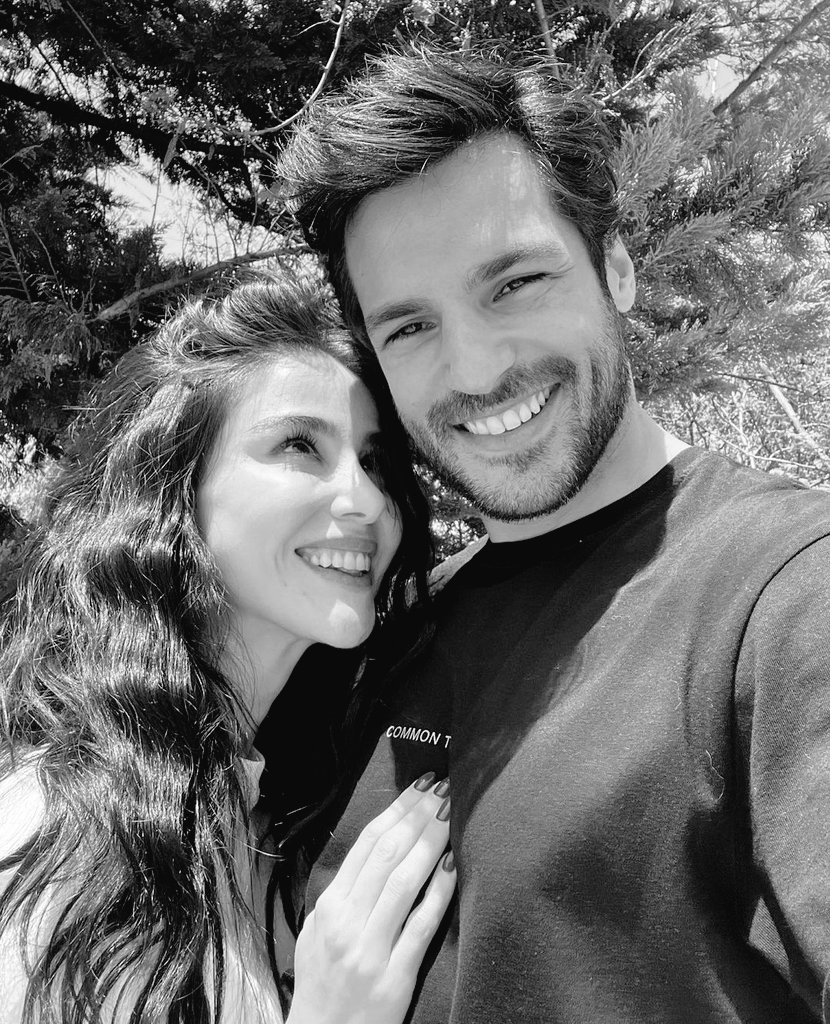 "Gün biter gülüşün kalır bende..."

 | Ahmet Telli | ♡

#ÖzgeGürelÇayoğlu #SerkanÇayoğlu #ÖzSer ∞