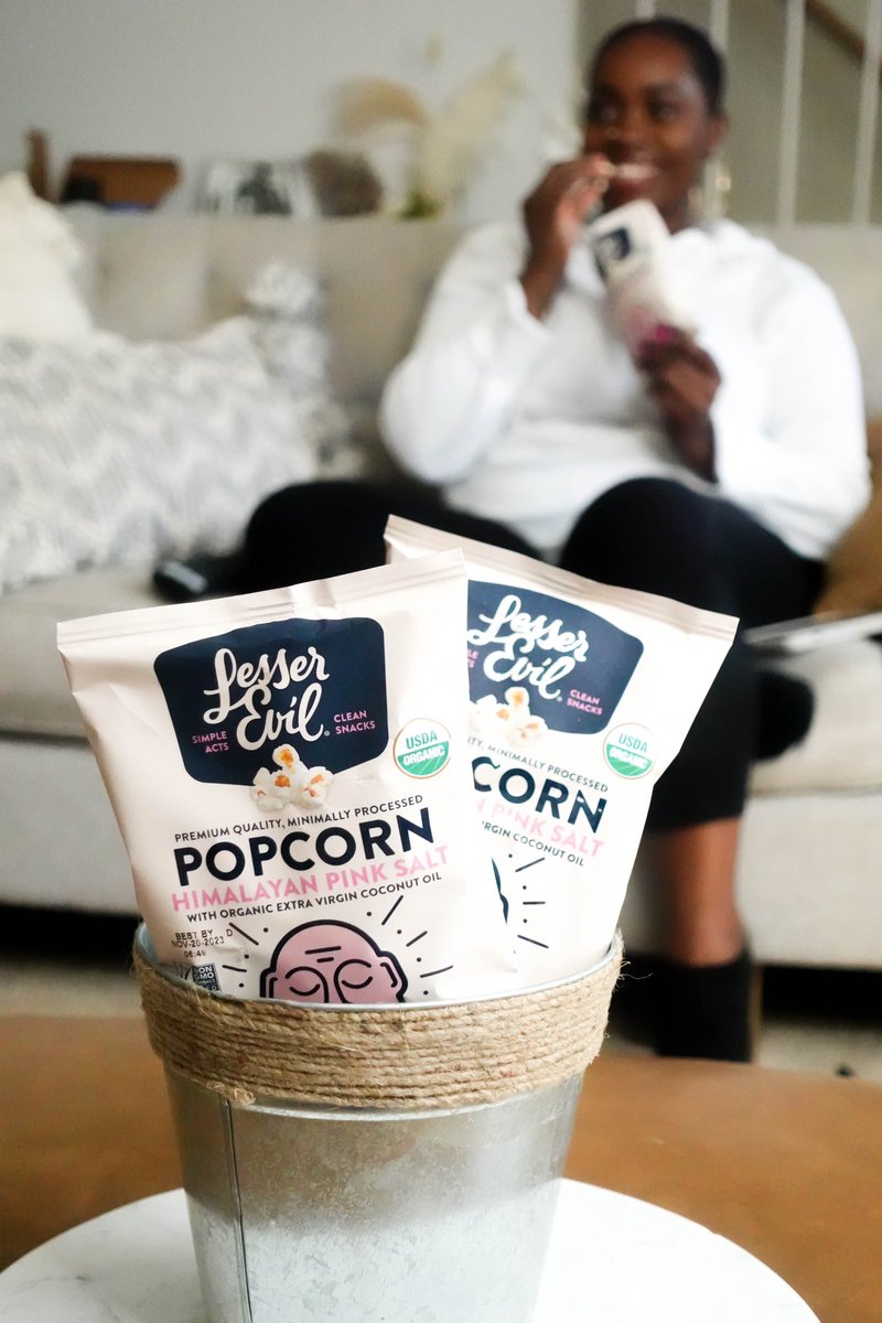 TatianaSamaria's tweet image. Sample UGC photos I did for my portfolio featuring one of my FAVORITE snacks @LesserEvilSnack 😋
#UGCcreator #UGCConcept #InfluencerMarketing