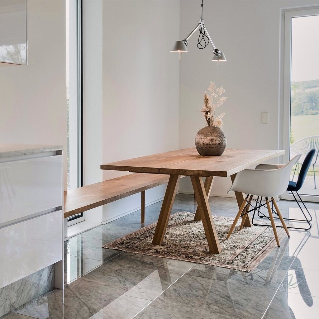 vitamin_design's tweet image. Award-winning #treetrunktable PAPILIO from two mirrored boards with a narrow gap in between. #furniturebrand @vitamin_design #tabledesign @gg_designart These reflect the natural grain of the tree and expose its annual rings and structures. The synthesis with the fragile, sla…