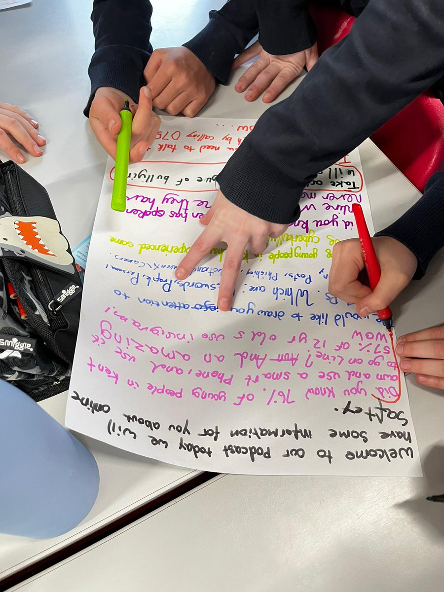 CollaborateDigi's tweet photo. Cracking end to the week in Kent with @lizstantonMBE & @SteveDunbobbin1 at Stowting Primary School, Ashford - some excellent teamwork, mindmaps and scripts despite it being Friday afternoon!! #collaborativeengagement #prevention #awareness #onlinesafety https://t.co/qFj1Wj334k