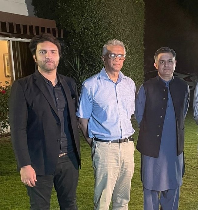 ZoraizOfficial's tweet photo. I was invited to an interview on Reliving COVID Times.
Had a great fun conversation along with the amazing former Minister Health @fslsltn and former Minister Industries Barrister @Hammad_Azhar at his place. 
Thank you Uncut Productions! Looking forward to the episode! https://t.co/4u5ccvDXLC