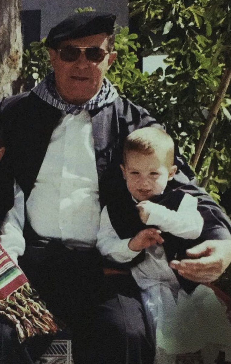 Ojalá estés tan orgulloso como yo de ti 💫
Te quiero y te extraño abuelo 🤍