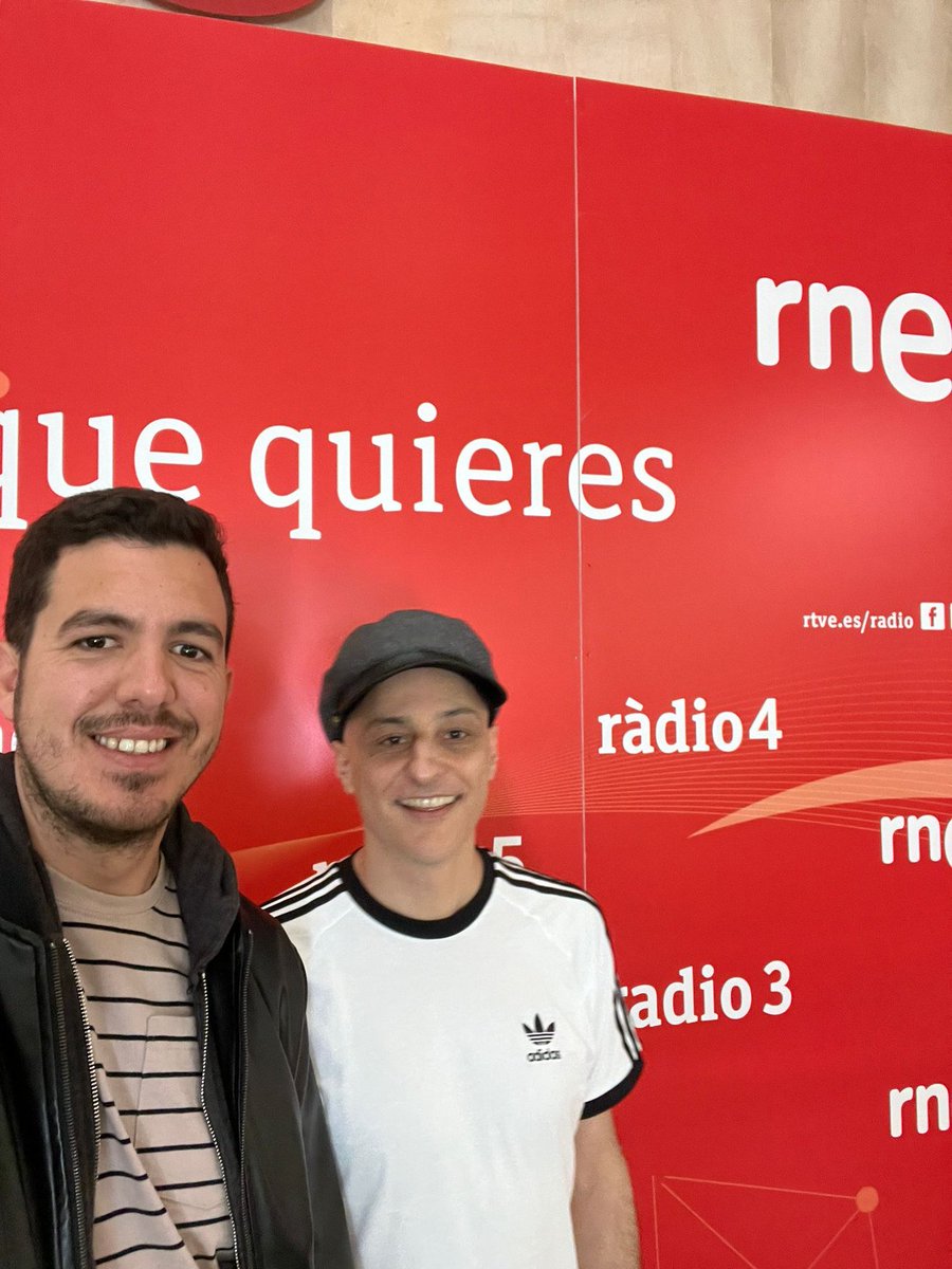 Y si ayer estuvimos con Marta Echevarría, hoy hemos estado de nuevo en <a href="/radio3_rne/">Radio 3</a> con Ángel Carmona hablando del disco y de Granada. 😍

rtve.es/play/audios/ho…