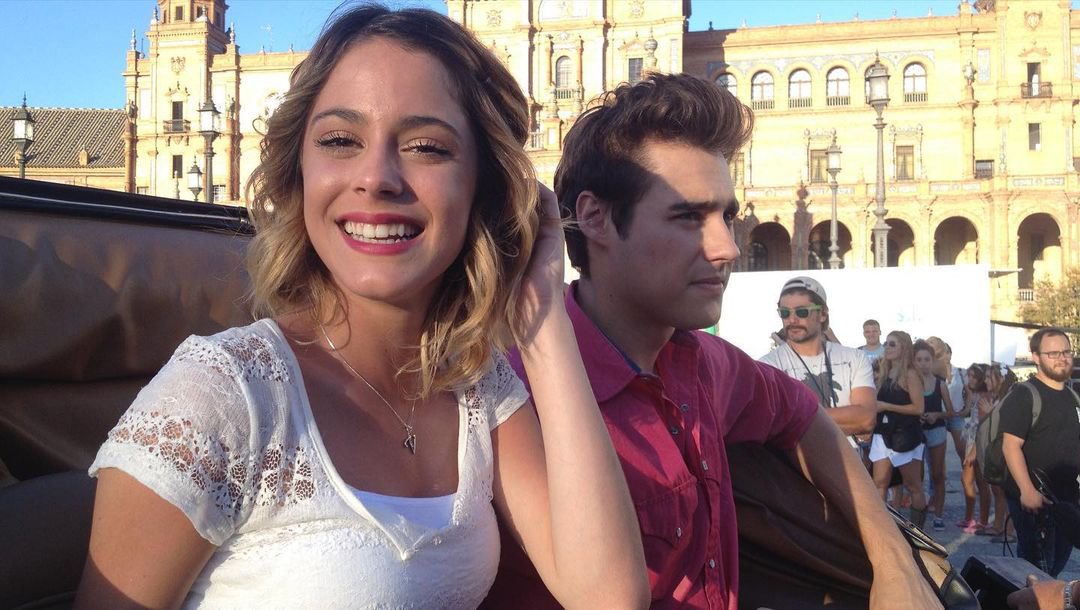 ManiaVioletta's tweet photo. 📸 l Novo/velho vídeo da TINI e Jorge gravando Violetta em Barcelona https://t.co/ymyJ8a0qj9