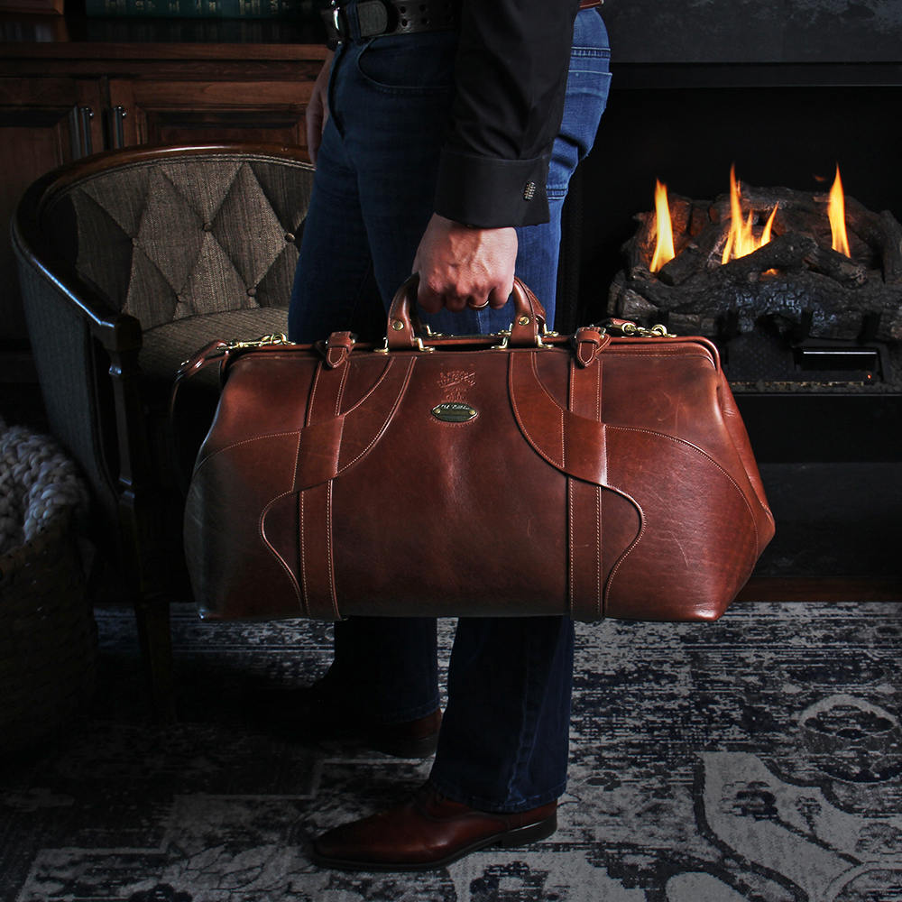 ColLittleton's tweet photo. BACK IN STOCK! Grab your No. 5 Leather Grip Bag before they're gone again!

SHOP NOW: https://t.co/fvzpfP88iZ

#LeatherBag #Luxury #LuxuryGifts #SmallTown #MadeInAmerica #AmericanMade #Leathergoods #Handmade #Handcrafted #ColLittleton #ColonelLittleton #Tennessee #MadeInUSA https://t.co/E3BrrbVl6P