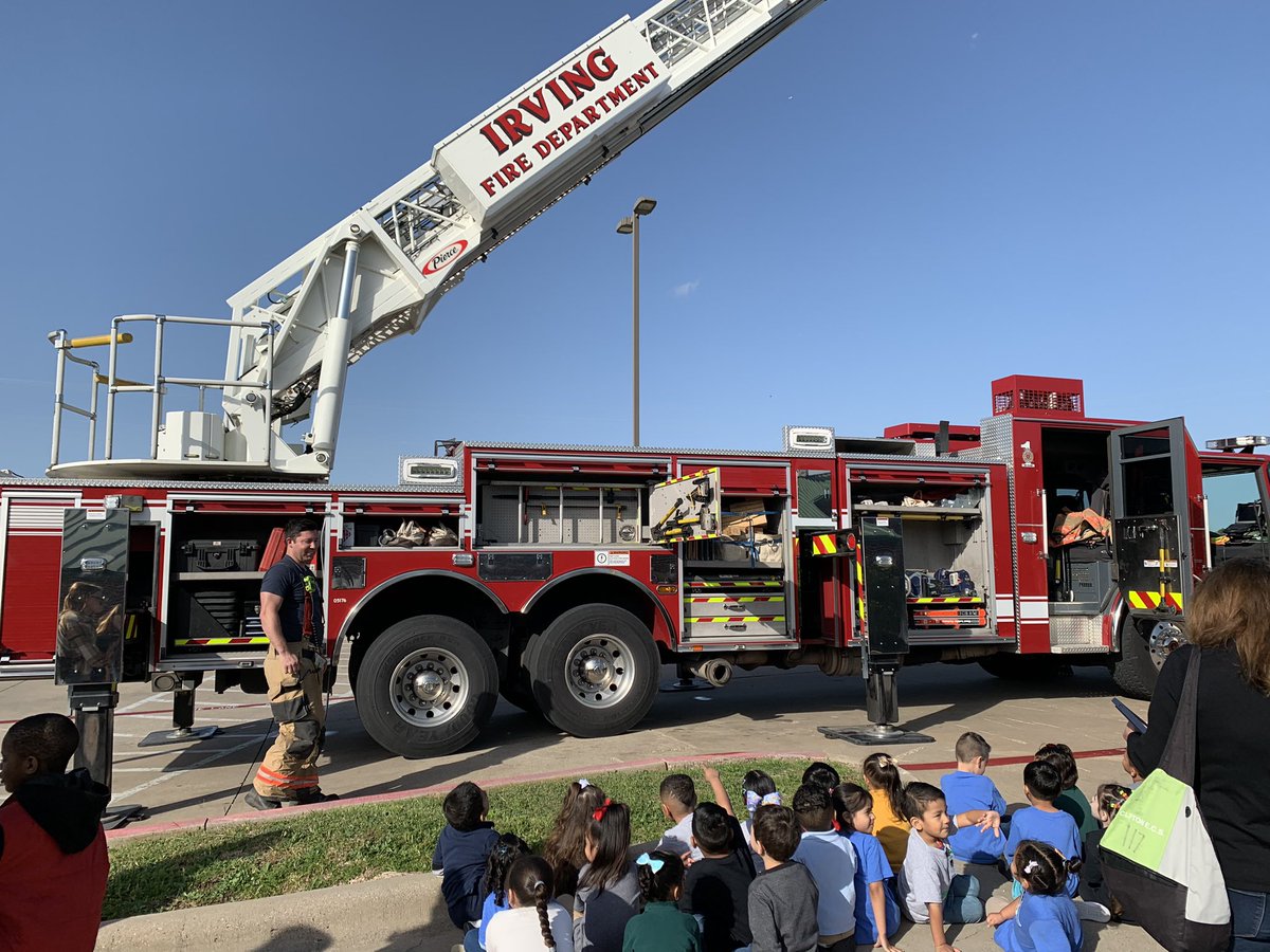CliftonECS's tweet photo. Firefighter show and tell at Clifton is great. Thank you @Irving_Fire for showing us how to stay safe! @IrvingISD #CliftonCan https://t.co/18bA7SypBm
