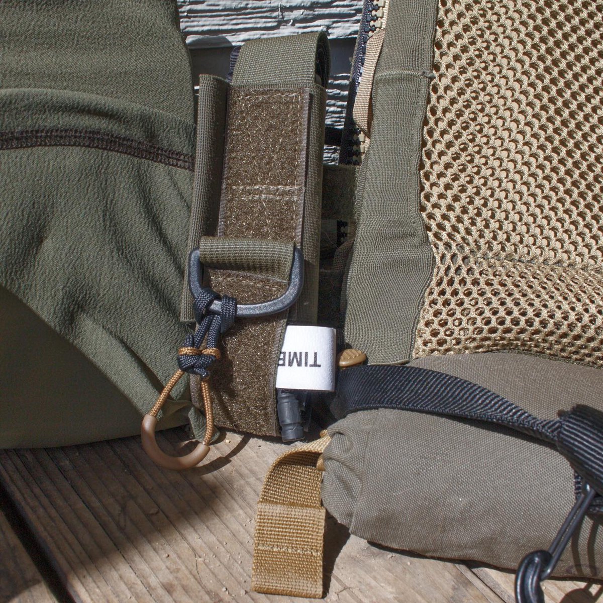 IC13_us's tweet photo. Unused space 🤔

If you attach the TQ pouch upside down, inside the cummerbund and build some pull tabs you can carry TQs without losing belt or carrier space elsewhere.

( #📸 @sawtooth_contingency_group )

#medical #tourniquet #stopthebleed #trauma #gear #tqpouch #ic13 https://t.co/AzWtnWZDfk