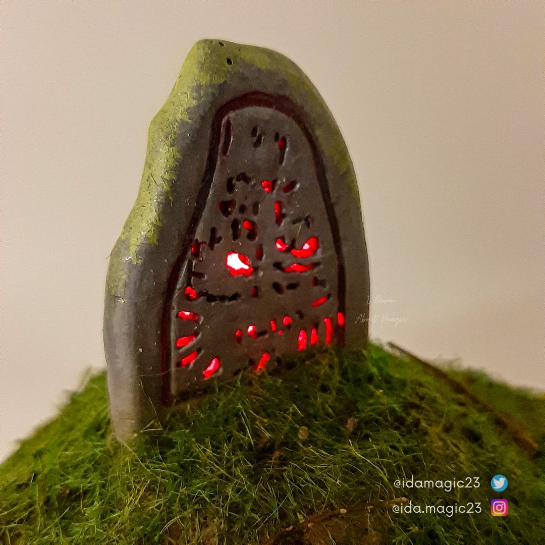 IdaMagic23's tweet photo. More pics in different angles
#Valheim #ValheimGame #Runestone #VikingSpirit #NorseMythology #GamingCommunity #VideoGameArt #DioramaArt #PassionProject #Diorama #Miniature #MiniatureArt #ScaleModel #ModelMaking #ModelMiniature #Terrain #GeekArt #NerdArt #FantasyArt https://t.co/ycJs6sAic0
