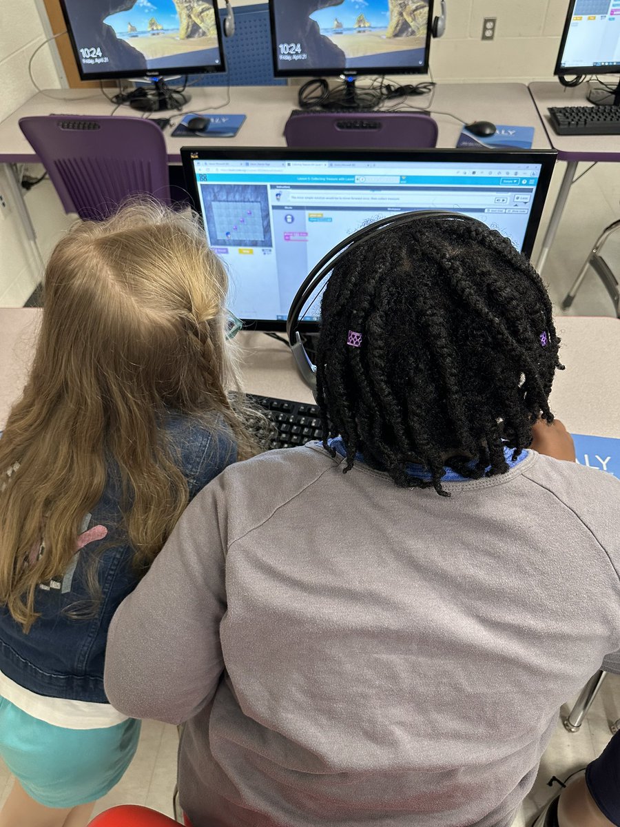 DrMuddES's tweet image. #PairProgramming @codeorg  #CollectingTreasureWithLaurel