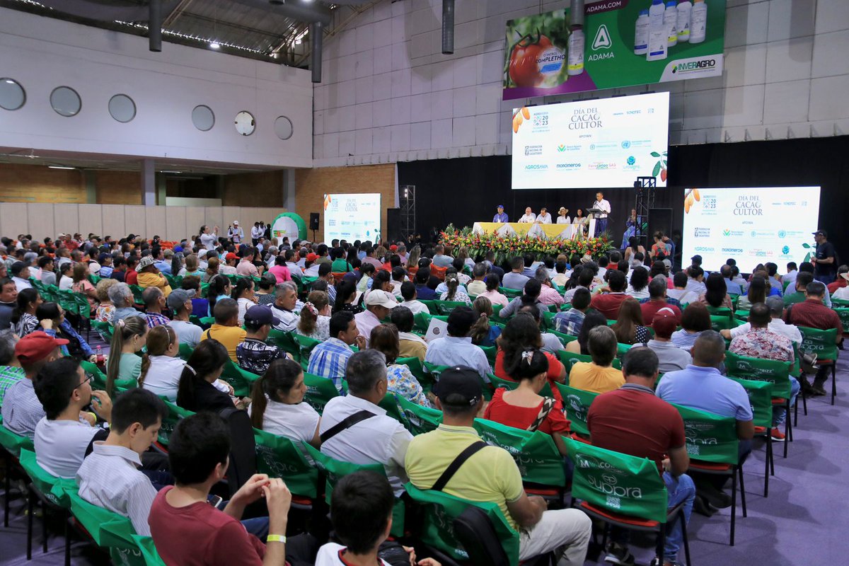 GobdeSantander's tweet photo. Desde la Gobernación impulsaremos a más de 1.200 cacaoteros de 23 municipios a través de convenios suscritos con Naciones Unidas, así lo anuncio el secretario de Agricultura Freddy Orduz en la celebración del Día del Cacaocultor en el marco de #Agroferia2023. https://t.co/sRCNqmxXEZ