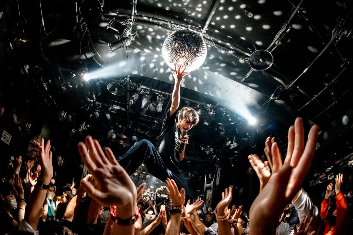 KYUSO_NEKOKAMI's tweet photo. 【クラング×キュウソ‼︎】

■ 4/21(金) @ 名古屋CLUB QUATTRO
Klang Ruler「Space Colony」🚀🌠
@Klang_Rulerinfo 

Klang Rulerのツアー初日💥‼️
名古屋の皆さんありがとうございました✨

1.Welcome to 西宮
2.ビビった
3.ファントム
4.GALAXY
5.空芯菜
6.DQN
7.私飽きぬ私
8.The band

📸@vizkage https://t.co/qZgXwSAoHb