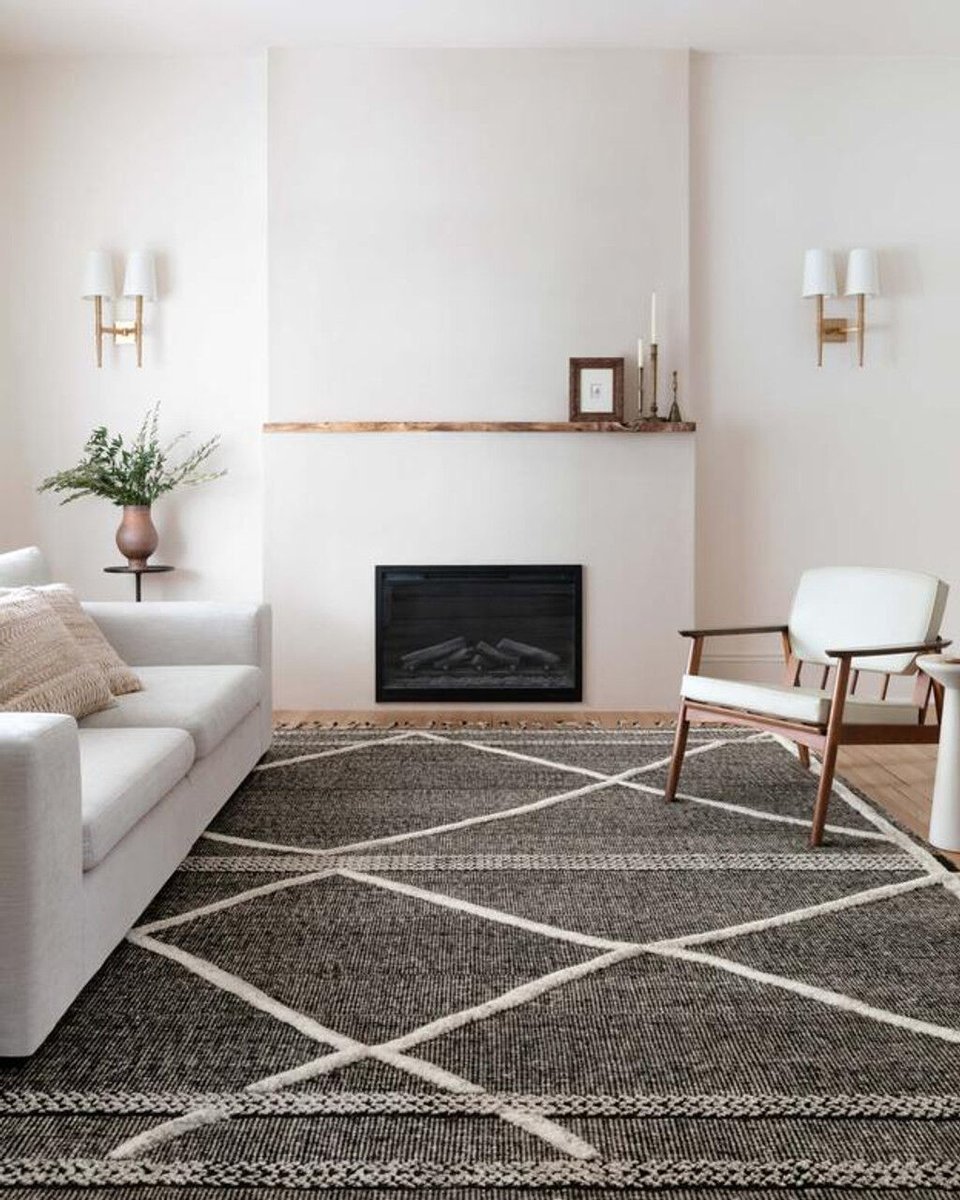 clutch_modern's tweet photo. Decor rugs are an easy way to add a touch of elegance to any room. They come in a variety of colors, patterns, and styles to suit any taste. Plus, they're a great way to add some extra warmth and comfort to your home. #rug #decor #comfort #elegance #interior design #modern https://t.co/DTng3YTp85
