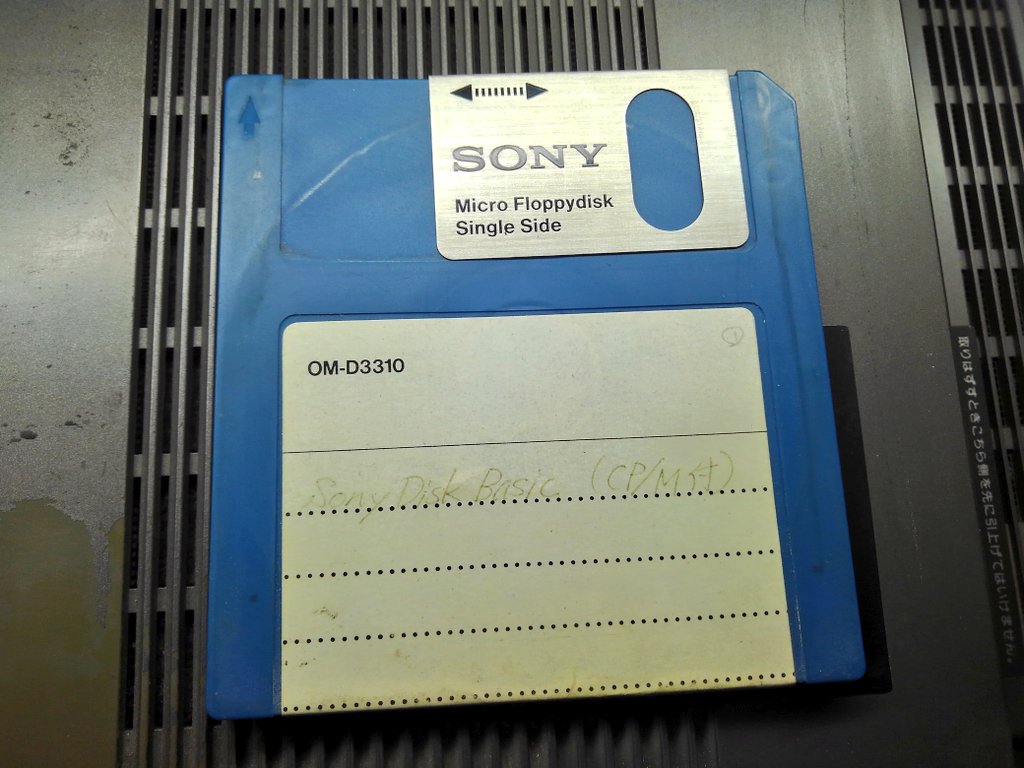 toshitada1973's tweet photo. SMC系の小ネタ集～。①外付け3.5インチFDD、SMI-711。②手動シャッターのフロッピー。③SMC-70Gのカタログには、案外見かけないFDD無しの姿が。#SMC70G #SMI711 https://t.co/CUf6B2doEY