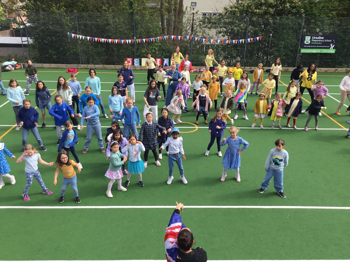 #UrsulinePrep came together for a dance to finish our wonderful #UrsulineInsieme day thank you so much @combinationdance