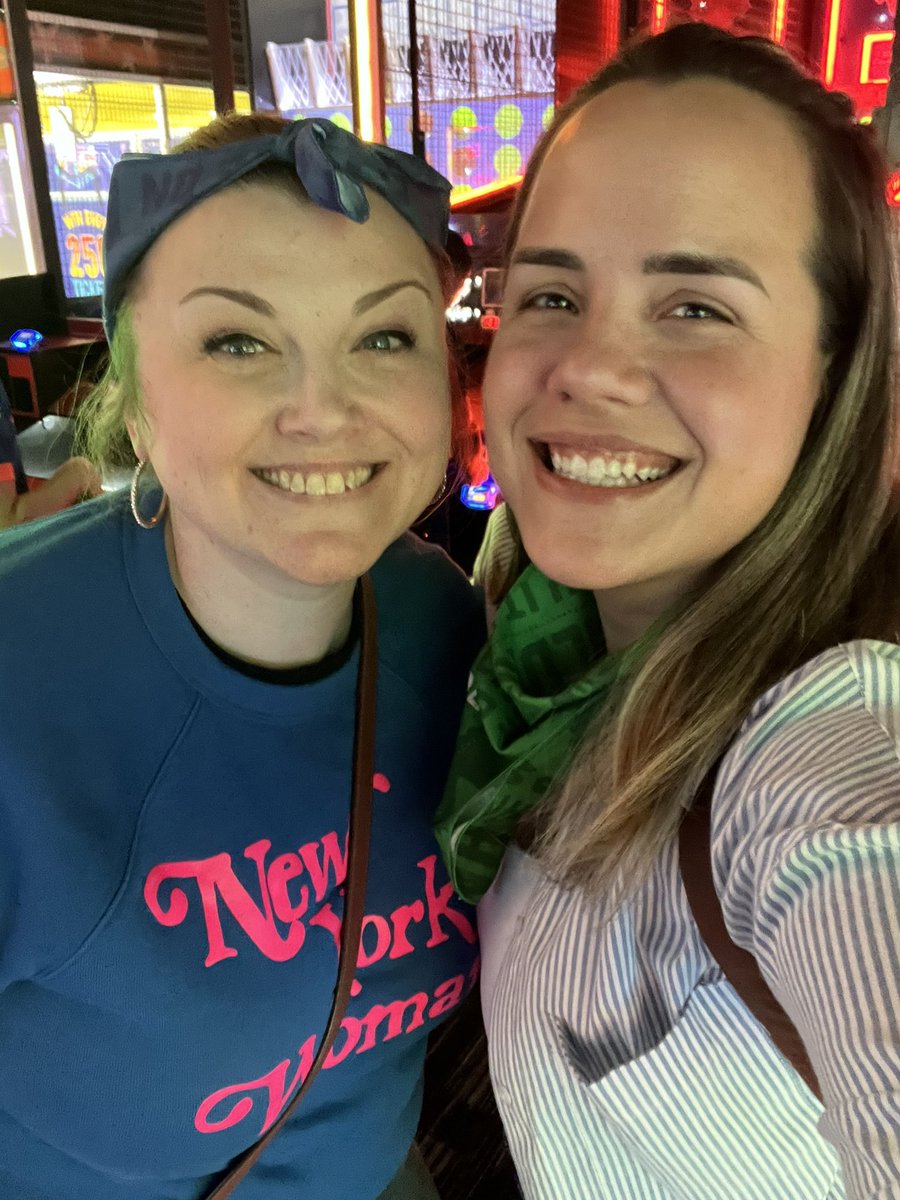 Vero_RF's tweet photo. Had a blast with my team yesterday at Dave &amp; Buster’s! We missed you @paugustedigital. #BlueTeam vs. #GreenTeam ♥️ https://t.co/U7vR3mQEy8