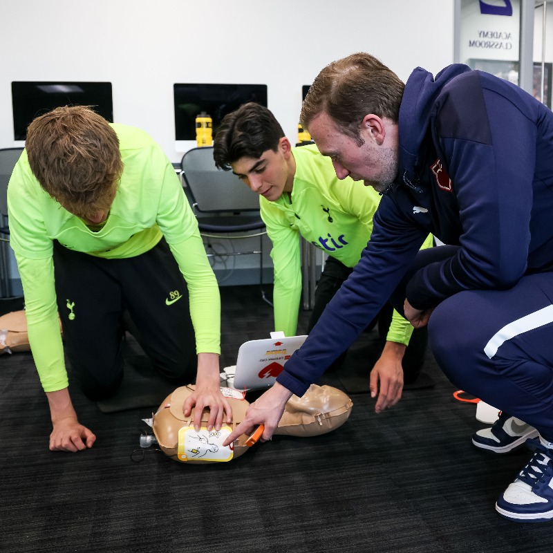 SpursOfficial's tweet photo. Our U18s have taken part in a CPR and defibrillator training workshop with @JE3Foundation at a poignant time for the Academy.