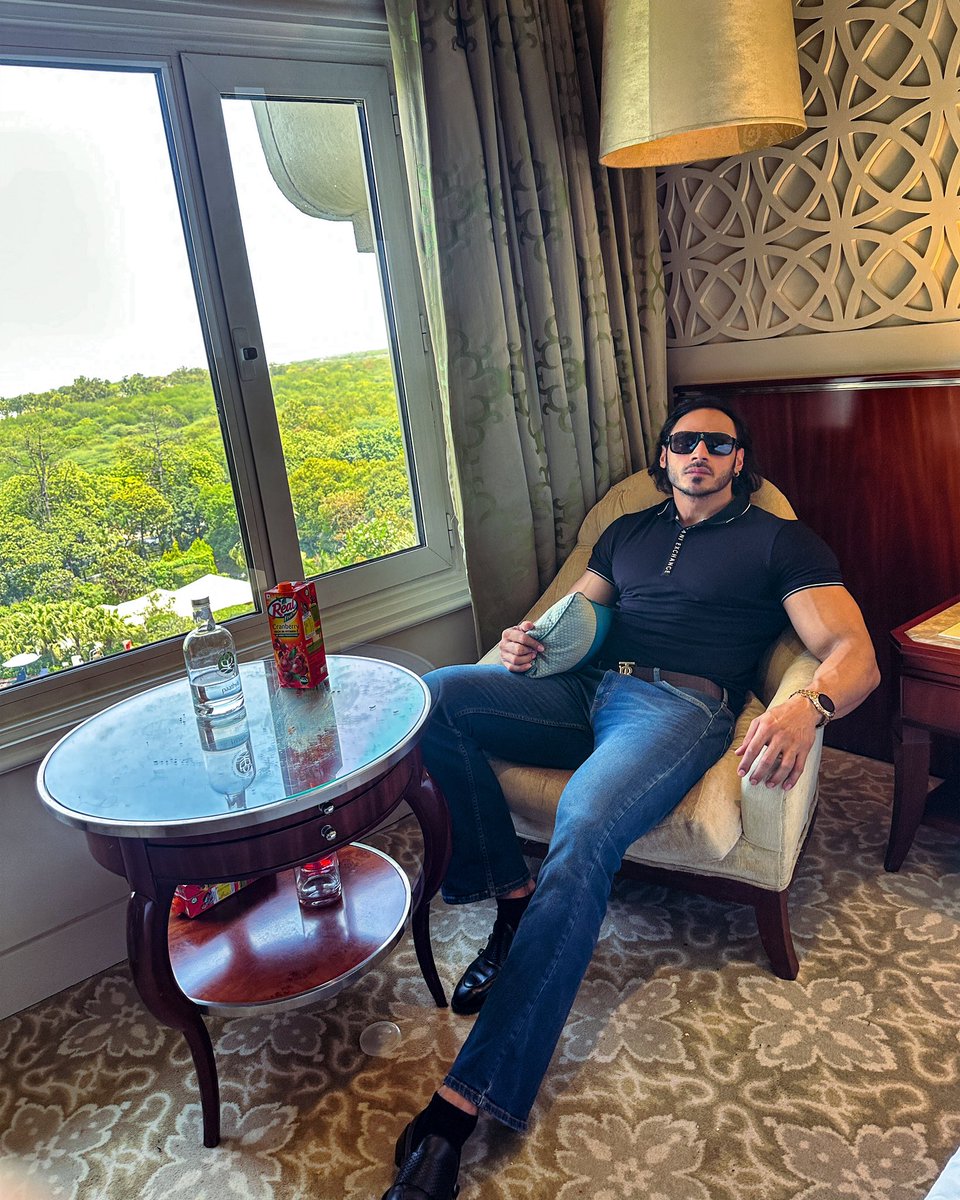 hazzelchoudhry4's tweet photo. If you want to be strong, learn to enjoy being alone. 🧿 #fashion #ootd #fashiondaily 
.
.
.
.
.
@hazzelchoudhry 🧿 
.
.
.
.
.
#aboutalook #styleinspiration #modellife #hazzelchoudhry #fashionista #bloggerlife #party #fun #liveyourbestlife #love #mk #moncler #tajpalace #delhi https://t.co/Q4XjVNqhS1