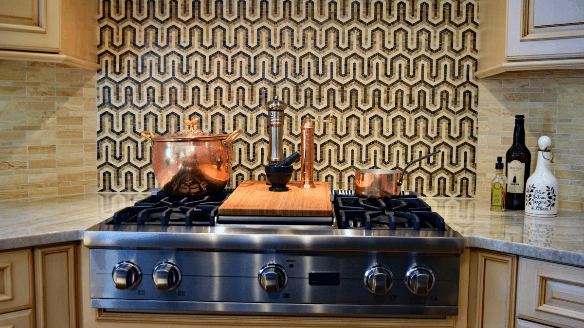 KettlerDesign's tweet image. Vintage golds and browns help make this large kitchen warm and cozy. Featuring Touchstone Fine Cabinetry 🔆 @walkerzanger tile 🔆 countertops by AGM Imports and Harkey Tile &amp;amp; Stone #loveyourkitchen #karenkettlerdesign