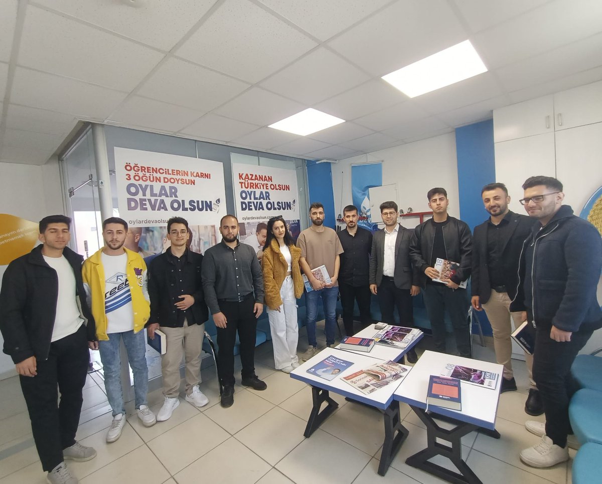 gencdevasncktpe's tweet photo. Sancaktepe İlçe Gençliği olarak Bayramlaşmamızı gerçekleştirdik herkese hayırlı bayramlar dileriz.💧🌱

@mutalipgecer 
@ismailozallp 

#DevaPartisi #AliBabacan #MutluBayramlar #iyibayramlar https://t.co/szZwfXNSAR