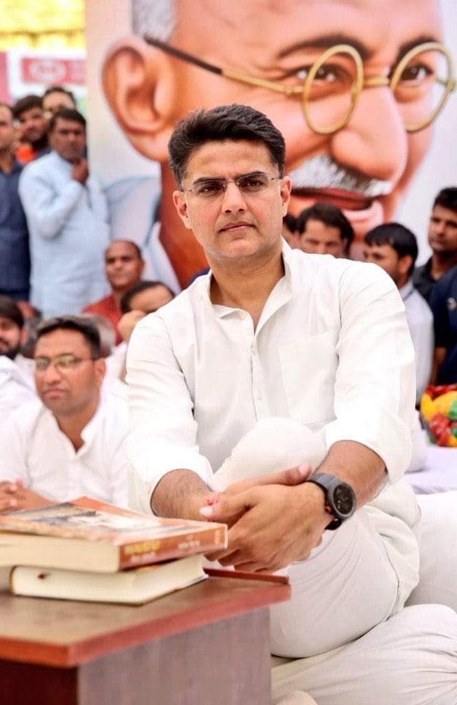 Azadgurjar04's tweet photo. कौन-कौन सचिन पायलट समर्थक है?
@SachinPilot 
उनको follow back मिलेगा। https://t.co/jDELZ5K80H