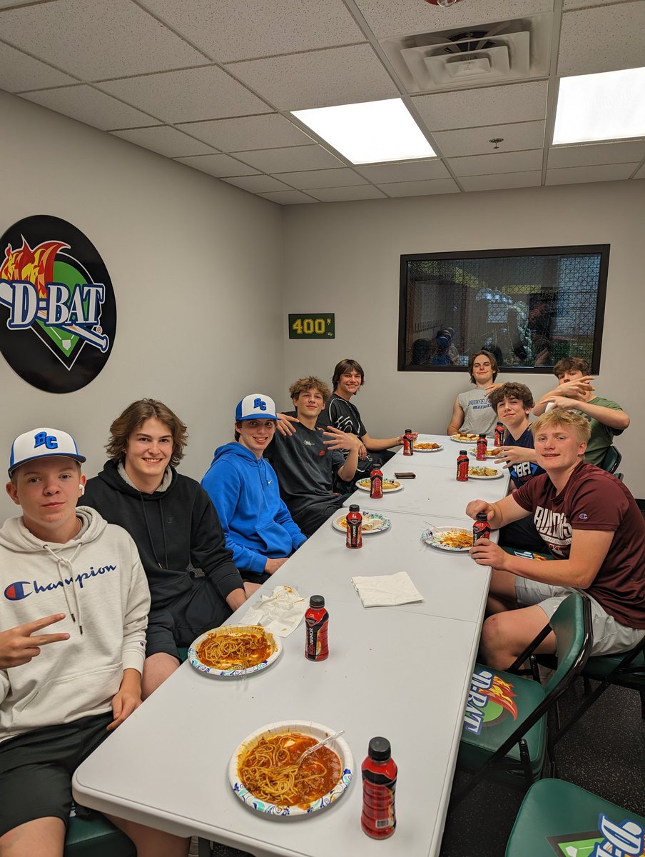 DBAT_Brookfield's tweet photo. Brookfield Lancers JV team in the house last night for a team bonding event. They got some good food, and some work in. Good luck boys on the season! @BCLancrBaseball #betterthanyesterday #DBATBrookfield https://t.co/yMiXjRJGjv