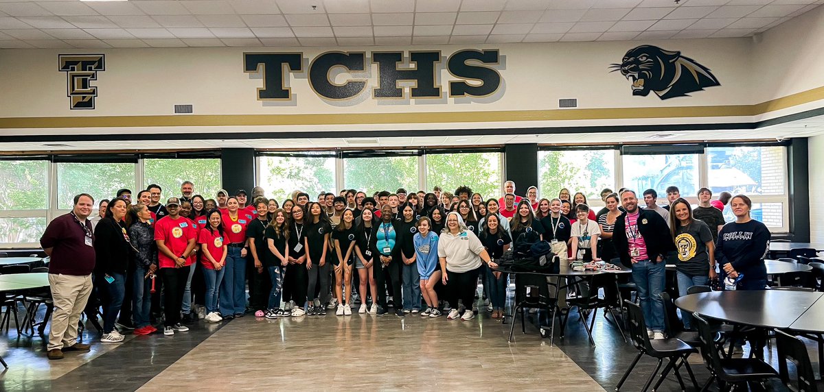 TCHSCollegiate's tweet photo. Community service project to serve elderly residents in our local communities with @Fritolay @AnyStepCommunit @collincollege and @TheColonyHS Collegiate students! #serveothers @LewisvilleISD @loridrapp #makeadifference #volunteer #cometogether https://t.co/yiVIOMGxra