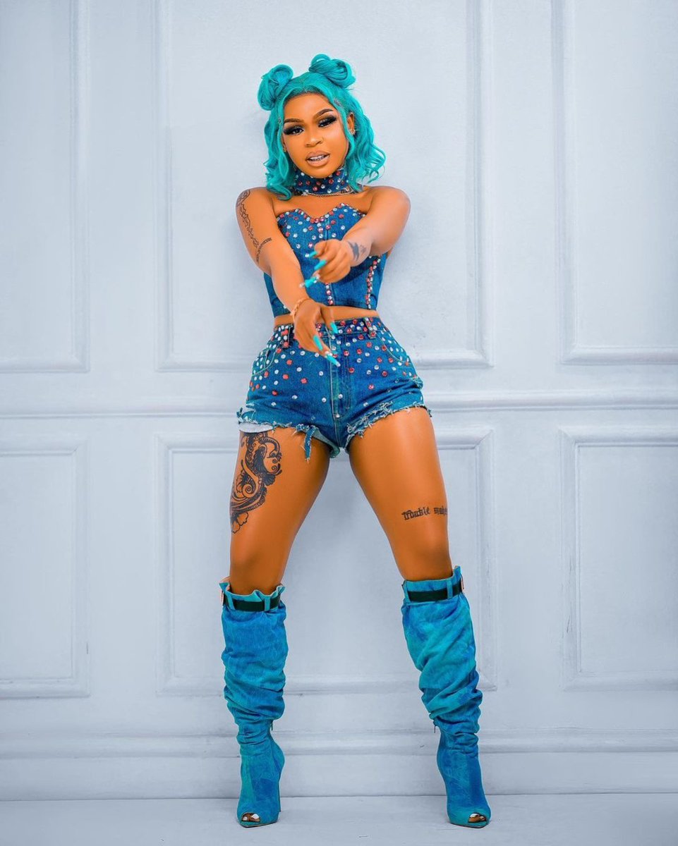 Connection tumesha choka like retweet tukutane kwenye thread's 👇