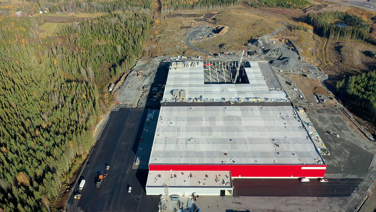 tokmanni's tweet photo. Ensimmäinen osa uudesta logistiikkakeskuksestamme on nyt käytössämme #Mäntsälä'ssä.🥳🙌
#Tokmanni'n #logistiikka'a ja #toimitusketju'a tehostava #Moreeni on rakentunut ripeästi, ja olemme nyt puolisen vuotta alkuperäistä aikataulua edellä.👍
Lue lisää 👉https://t.co/3S7LeNnWwI https://t.co/VYZAcXVTiy