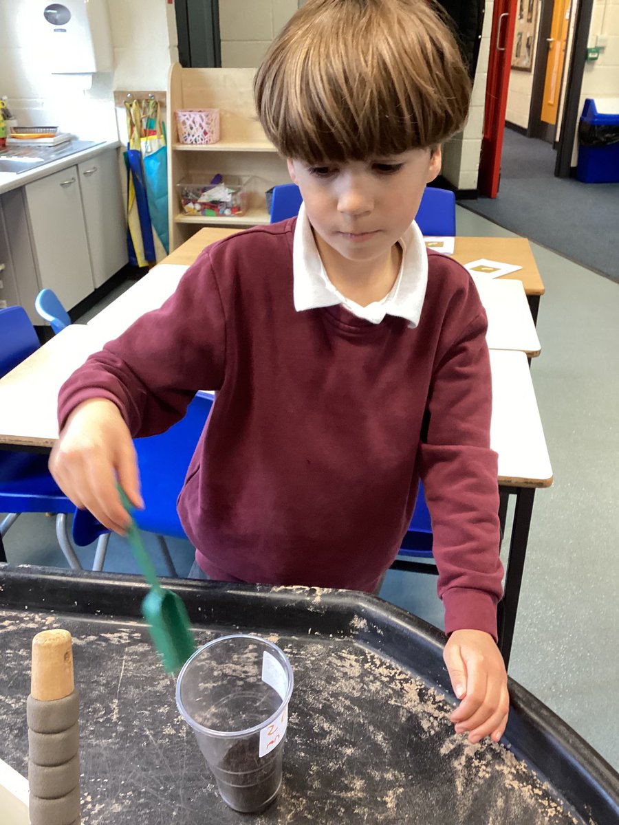 MrsEvansYRMLP's tweet photo. We have had a lovely afternoon planting our beans for our science topic 👏🌱@MabLanePri https://t.co/uO73WLZ1LC