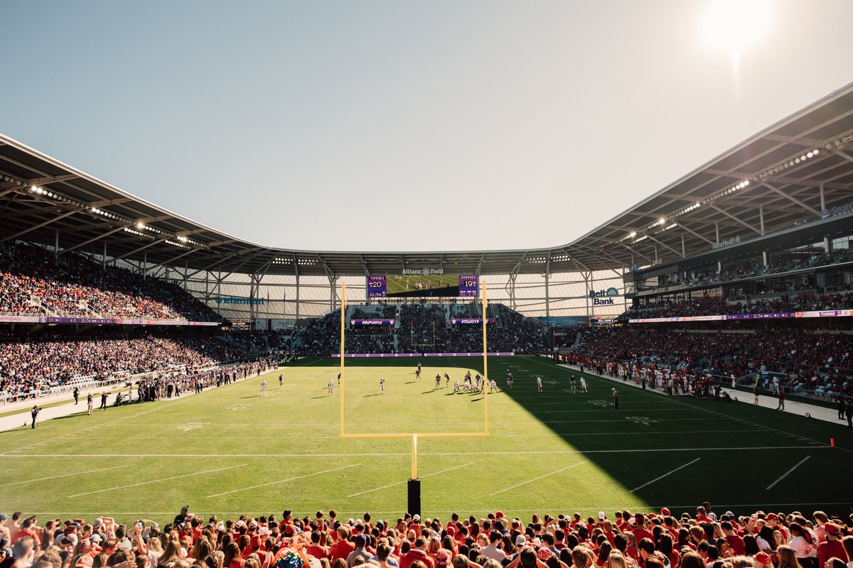 VarsityLacrosse's tweet image. St. Thomas and Saint John’s had one of the best NCAA DIII rivalries until 2020 when UST moved to NCAA DI. Fortunately, they both are still MCLA DII and get to play every year. This years’ Tommie-Johnnie game is tonight at 7 pm CST. Stream: youtube.com/live/BRLeCIoVL…