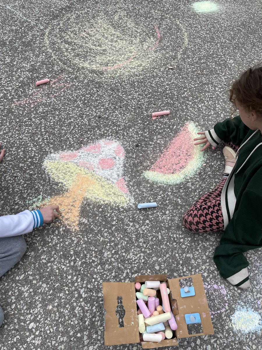 MussonCYW's tweet photo. Our students love being creative! @HoffmanSartor https://t.co/dt9TQEprTK