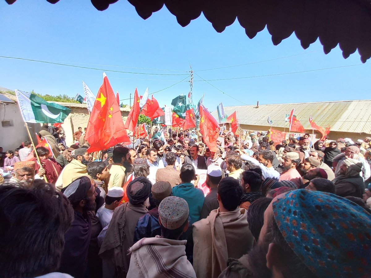 FOCFofficial's tweet photo. Following the spirit of Ramadan the embassy of china donated food packs to the hard working &amp; honourable tribal families of balochistan  the tribesmen highlighted the importance of Pak China friendship through love &amp; best wishes.Their commitment to this friendship is remarkable. https://t.co/3qVEONaEC8