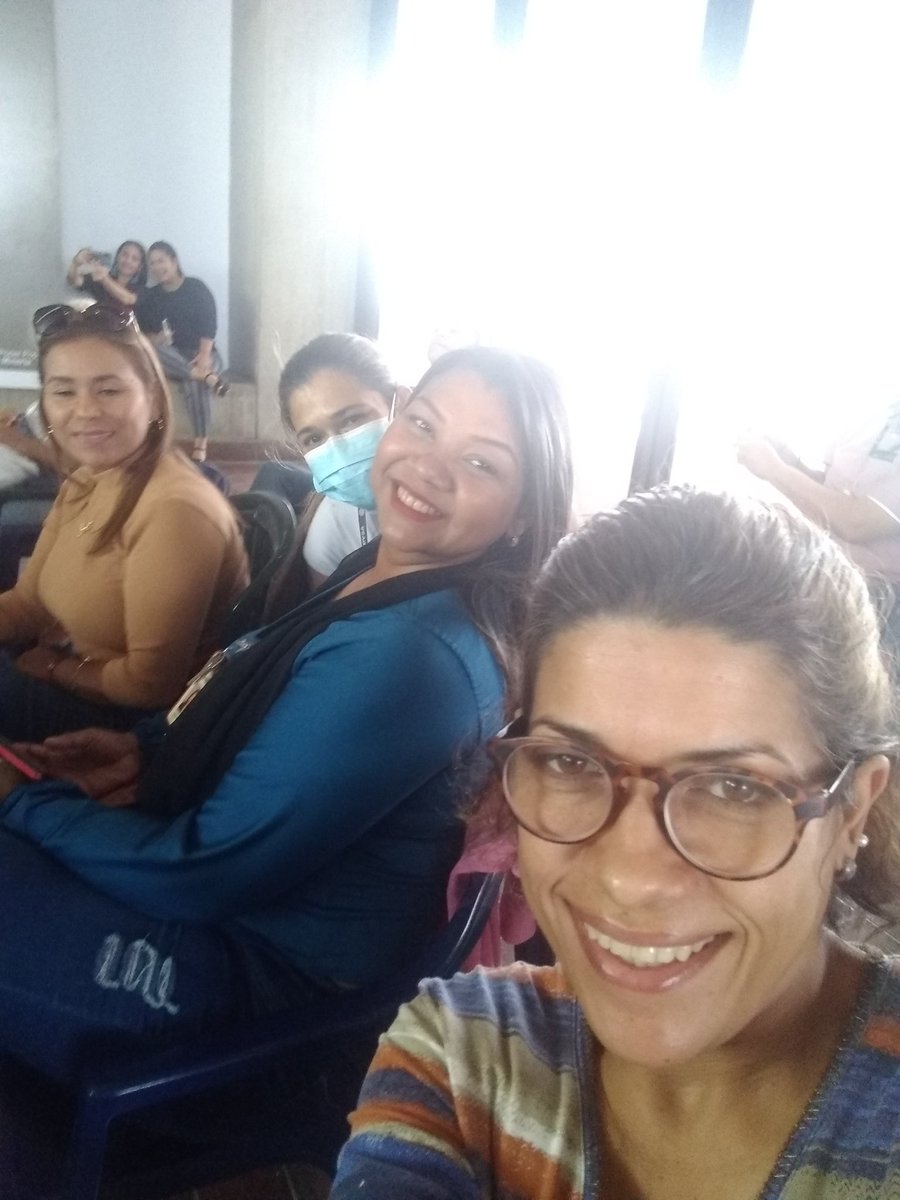viclarez's tweet photo. Compartiendo con mis hermanos de PDVSA #brigadacomunicacionalpdvsa
@TellecheaRuiz @NicolasMaduro @douglasavila644 
@PDVSA @OrienteRefina https://t.co/rSOfvl6tjK