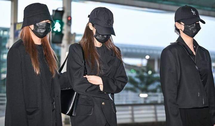 bravetzu's tweet photo. A SinB não foi pro enterro do Moonbin pq n conseguiu desmarcar um compromisso do Viviz em Las Vegas.
Imagina não conseguir ir no enterro do seu amigo de infância, não ter poder de decisão nem nisso. Isso fala tanto sobre a industria do kpop... https://t.co/sStqkaRFVx