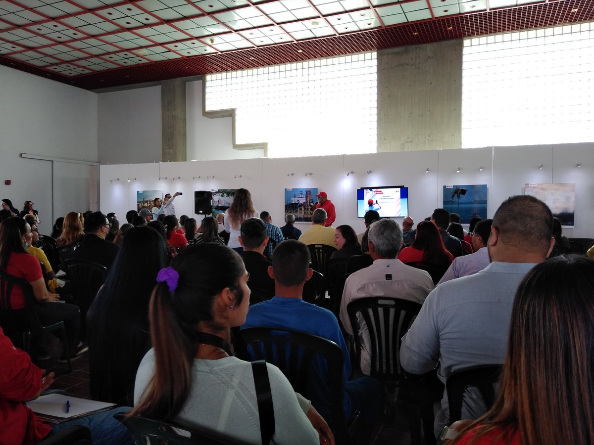 viclarez's tweet photo. Compartiendo con mis hermanos de PDVSA #brigadacomunicacionalpdvsa
@TellecheaRuiz @NicolasMaduro @douglasavila644 
@PDVSA @OrienteRefina https://t.co/rSOfvl6tjK