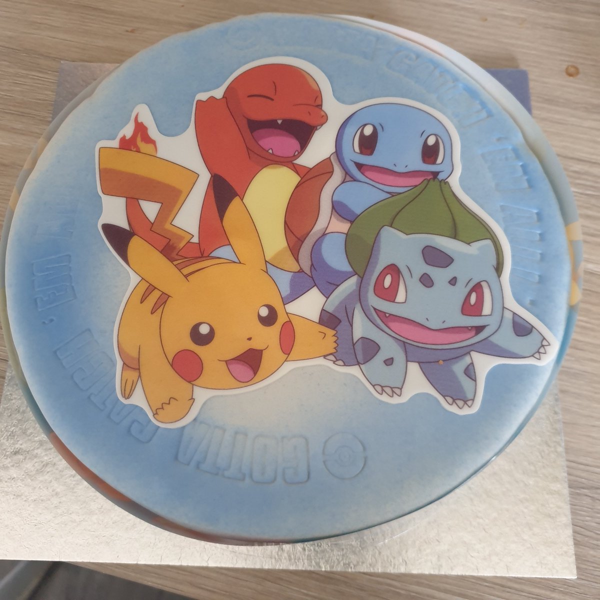 roquetiger's tweet photo. @HelenAshby72 My son says would you, Dave and Elizabeth like a virtual piece of his birthday cake to cheer up your grey day? https://t.co/yLUEL7PlKg