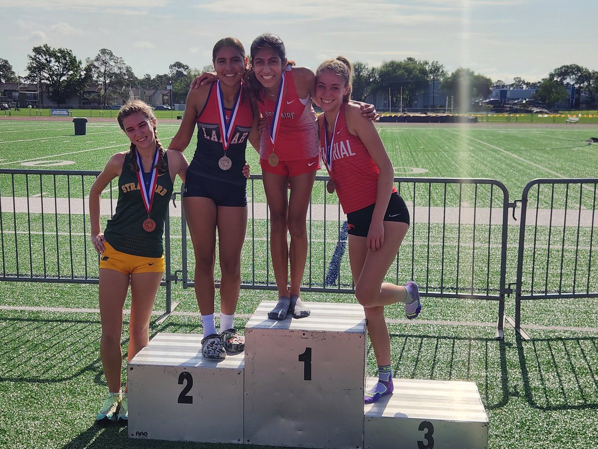 Punched our tickets to Regionals in the 3200. Brother sister Duo both finished 1st at the 17-18 6A Area Meet. 
#runnincards <a href="/BellaireHigh/">Bellaire High School</a> <a href="/HISDAthletics/">Houston ISD Athletics & UIL Academics</a> #cardinalproud