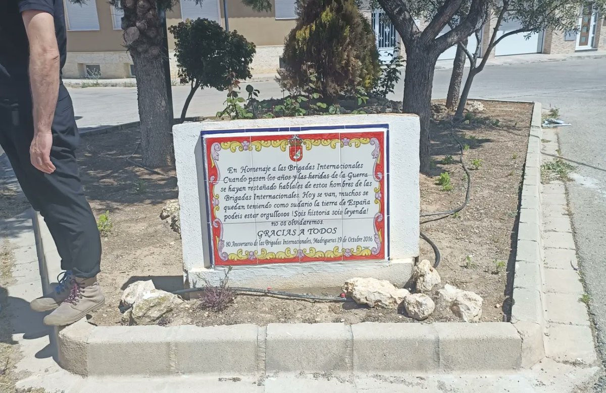 tricki31d's tweet photo. First stop Spain, Albacete remembering the International Brigades who fought against Fascism in the Spanish Civil War #IBMT #Tradeunions #UNISON #Solidarity https://t.co/0hCIb9t6cN
