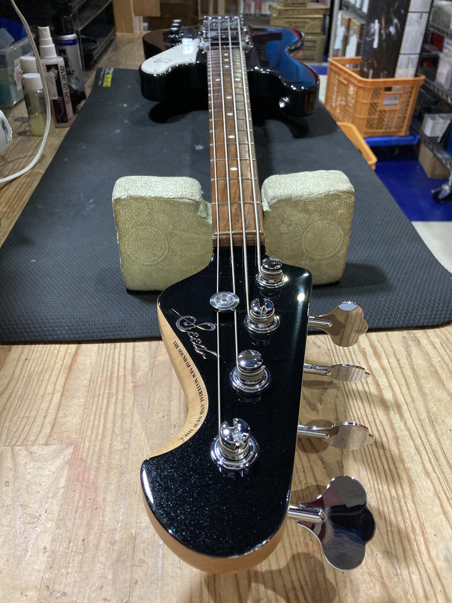 od_musics's tweet photo. New arrival !!!

Seed  Kander Bird Dress Black

鶴のベーシスト、神田雄一郎モデル
オリジナルのハムバッカーP.Uを
2基搭載、太くコシのある重低音と
レスポンスの速さが特徴
ルックス、演奏性共に即戦力の1本！

 #Seed #KanderBird #ベース
 #楽器 #楽器買取 #岐阜 #王の洞窟 https://t.co/rcwiyNTPi0