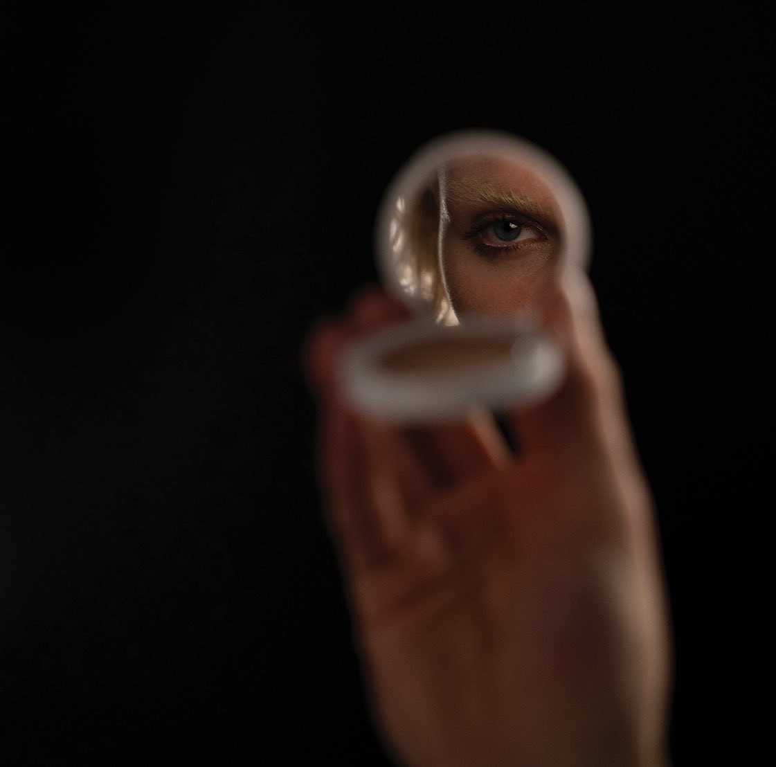 HumberScribeMag's tweet photo. “We compare ourselves, we have our eyes placed in the outside world.” - Rosa Cervantes. 

Social media is seeming to get more addictive and competitive. Read more on this when Sarah Hurtado’s story gets released on Scribe Magazine!

#scribemagazine2023 https://t.co/o53XKDYl2O