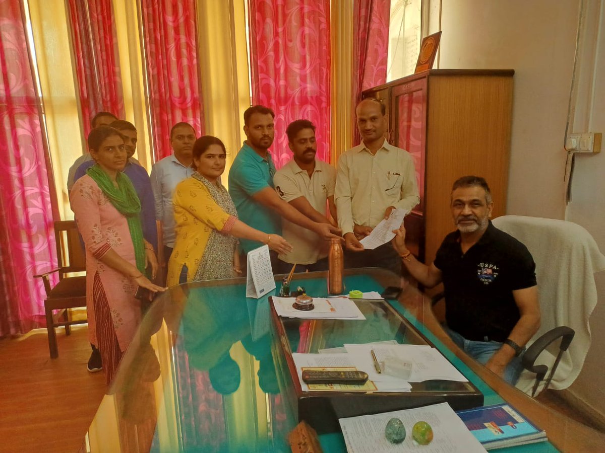 श्रीमान उपखंड अधिकारी चिड़ावा जिला झुंझुनूं को आईटी संगठन द्वारा 11 सूत्री मांग हेतु ज्ञापन दिया गया 24 अप्रैल से समस्त आईटी यूनियन के कार्मिक सामूहिक अवकाश पर रहेंगे।
<a href="/DainikBhaskar/">Dainik Bhaskar</a>
<a href="/zeerajasthan_/">ZEE Rajasthan</a>
<a href="/1stIndiaNews/">First India News</a>
<a href="/RajGovOfficial/">Government of Rajasthan</a> <a href="/Jhunjhununews1/">Jhunjhununews</a>